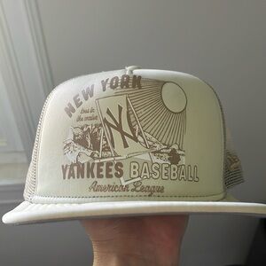 Tan Yankees trucker hat never worn